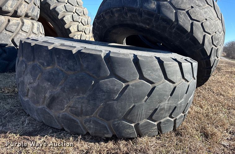image for item OE9285 (5) 20.5R25 Bridgestone VJT wheel loader tires