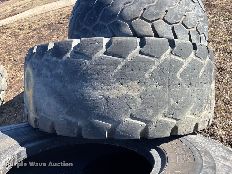 image for item OE9285 (5) 20.5R25 Bridgestone VJT wheel loader tires