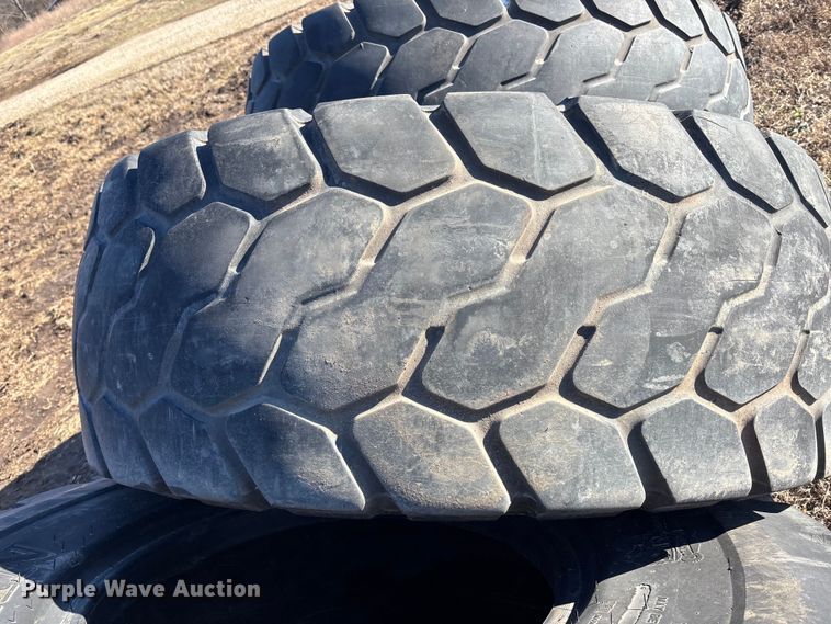image for item OE9285 (5) 20.5R25 Bridgestone VJT wheel loader tires
