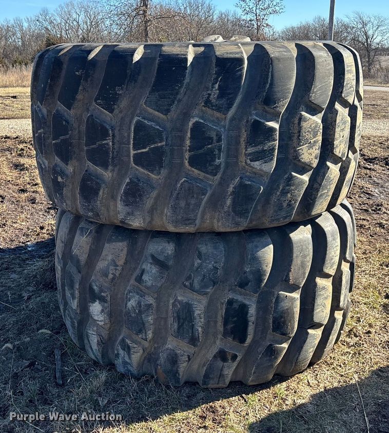 image for item OE9286 (3) 30/65R25 tires