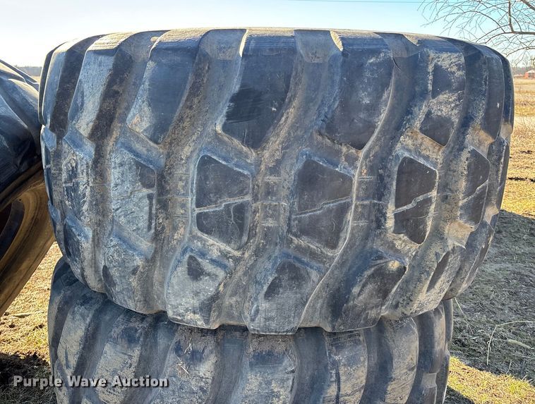 image for item OE9286 (3) 30/65R25 tires