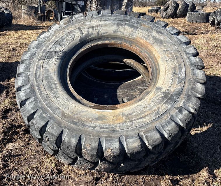 image for item OE9288 (3) 21R35 tires