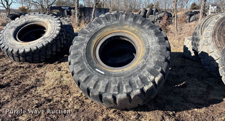 image for item OE9289 (4) 26.5-25 tires