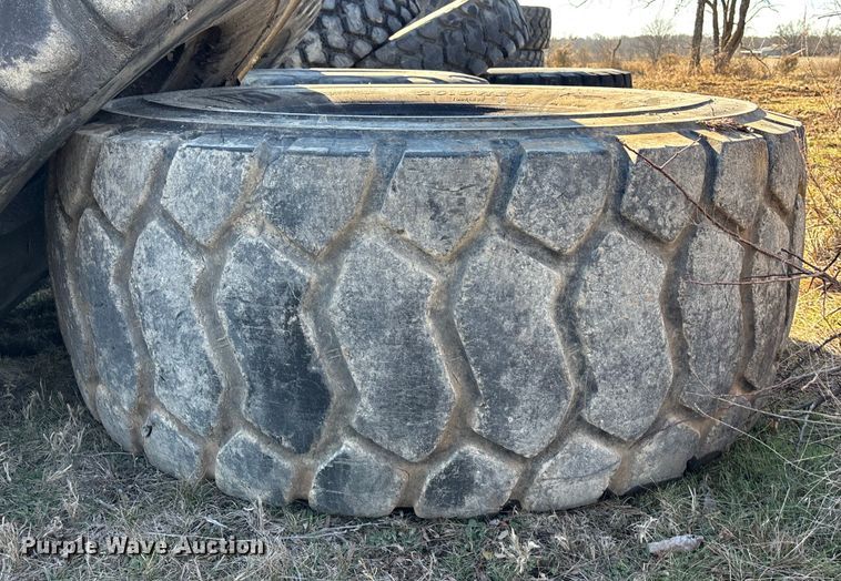 image for item OE9290 (10) 26.5R25 tires