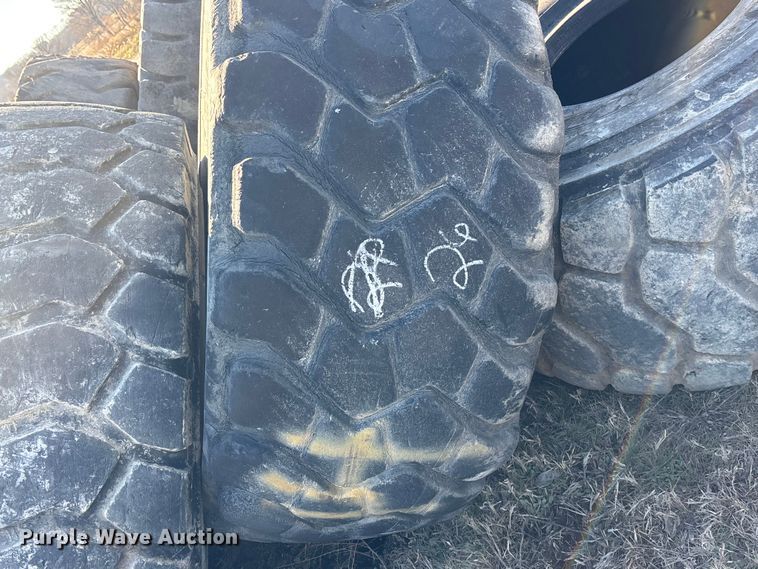 image for item OE9290 (10) 26.5R25 tires