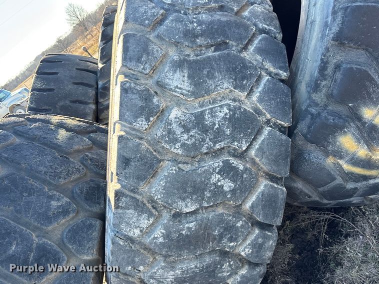 image for item OE9290 (10) 26.5R25 tires