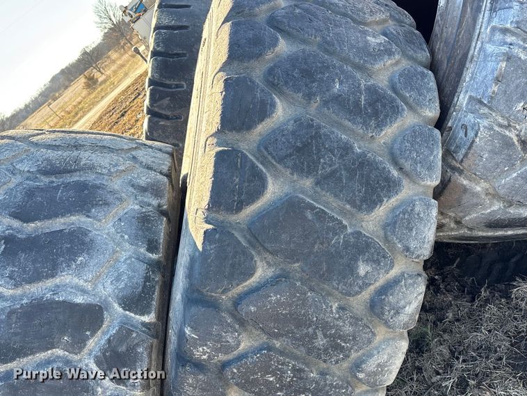image for item OE9290 (10) 26.5R25 tires