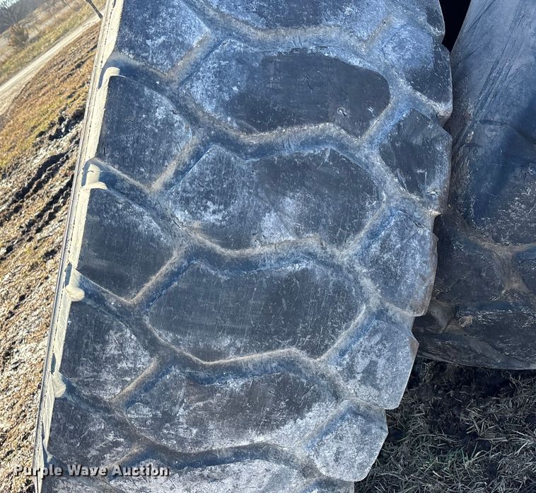 image for item OE9290 (10) 26.5R25 tires