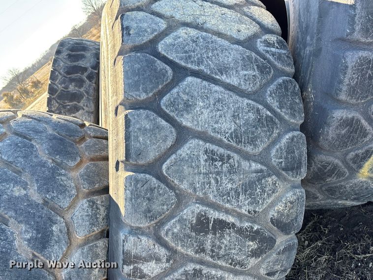 image for item OE9290 (10) 26.5R25 tires