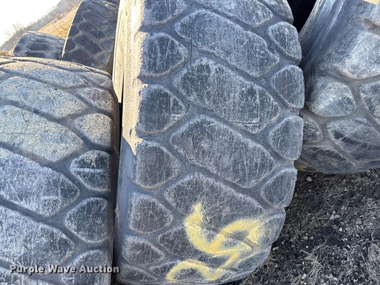 image for item OE9290 (10) 26.5R25 tires