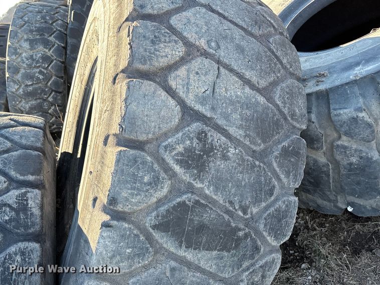 image for item OE9290 (10) 26.5R25 tires