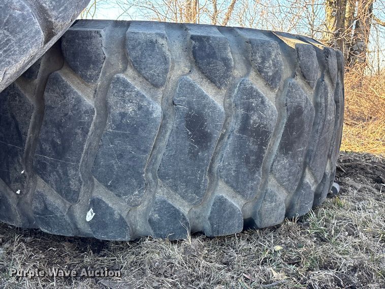 image for item OE9290 (10) 26.5R25 tires