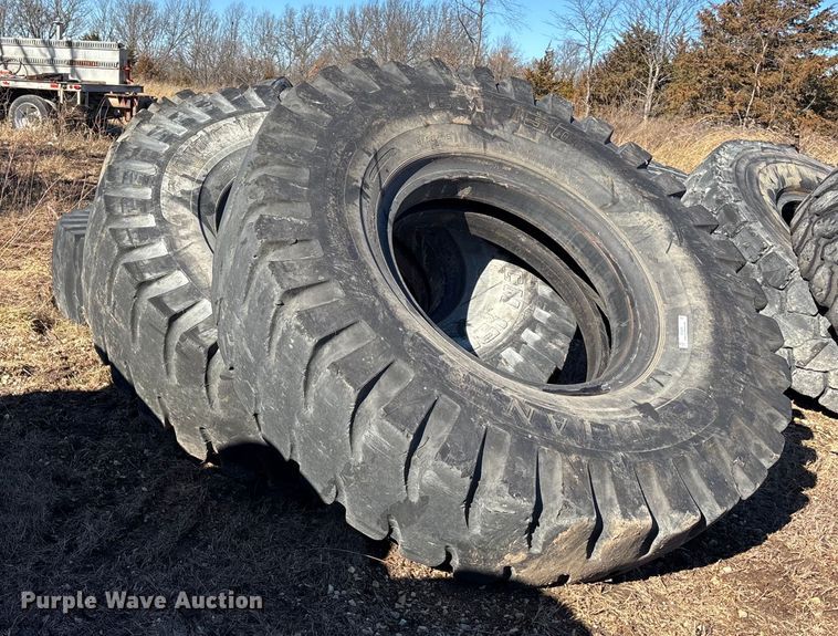 image for item OE9291 (7) 21.00-35 tires