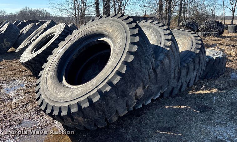 image for item OE9291 (7) 21.00-35 tires