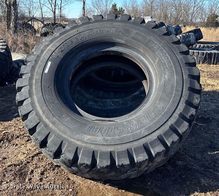 image for item OE9291 (7) 21.00-35 tires