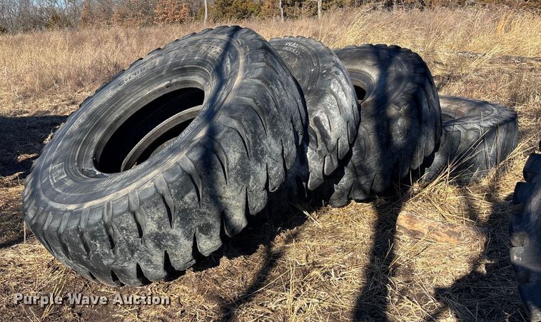 image for item OE9291 (7) 21.00-35 tires
