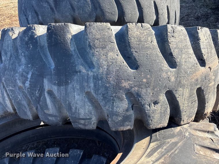 image for item OE9291 (7) 21.00-35 tires