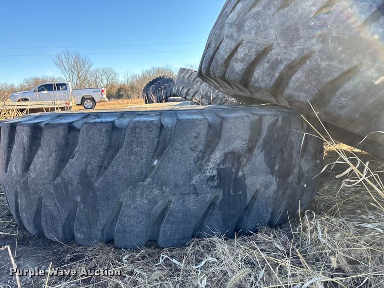 image for item OE9291 (7) 21.00-35 tires