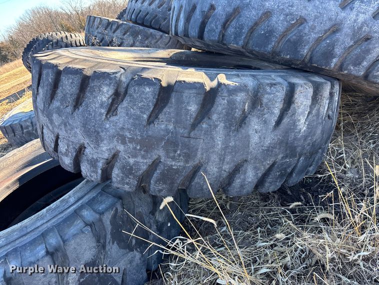 image for item OE9291 (7) 21.00-35 tires