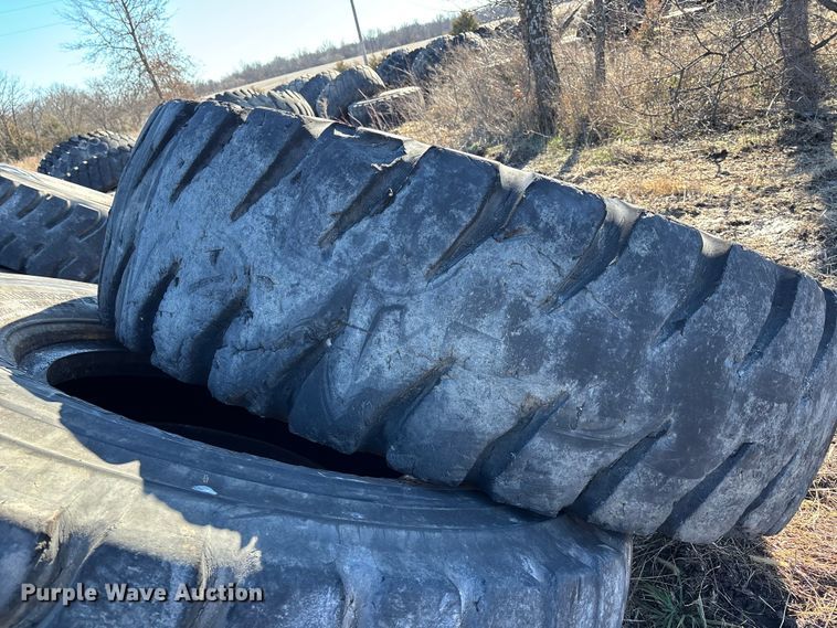 image for item OE9291 (7) 21.00-35 tires