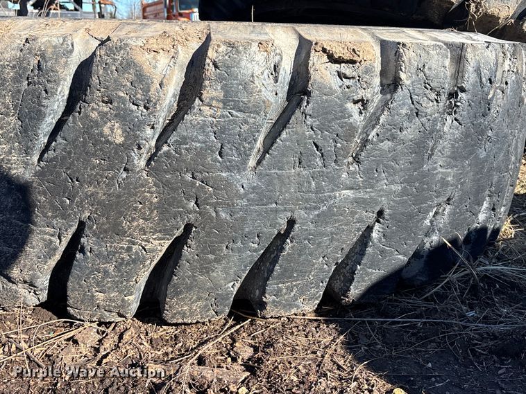 image for item OE9291 (7) 21.00-35 tires