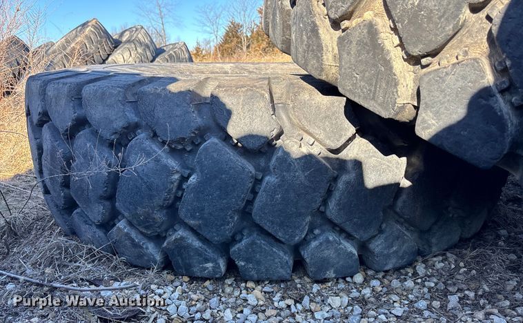 image for item OE9292 (16) 18-33 tires