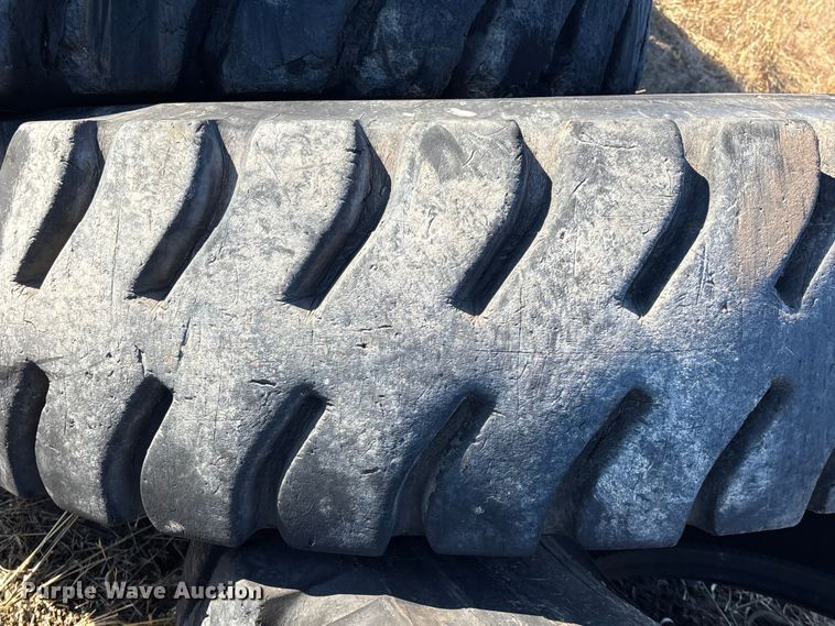 image for item OE9292 (16) 18-33 tires