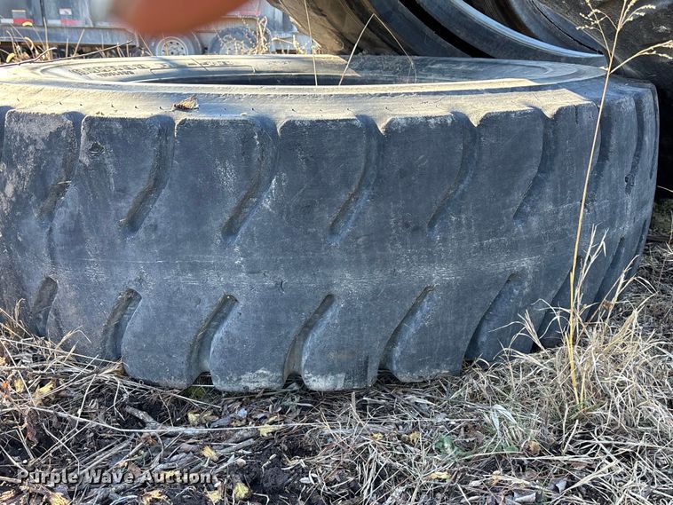 image for item OE9292 (16) 18-33 tires