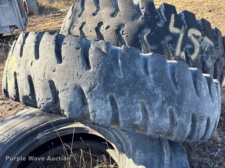 image for item OE9292 (16) 18-33 tires