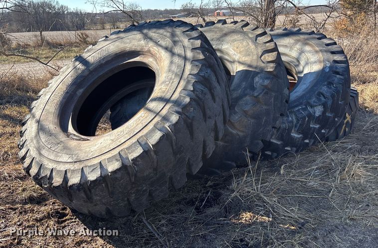 image for item OE9294 (4) 21.00R35 tires