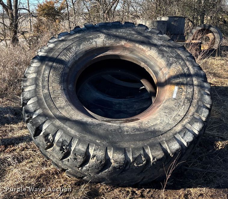 image for item OE9294 (4) 21.00R35 tires