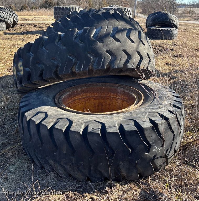 image for item OE9294 (4) 21.00R35 tires