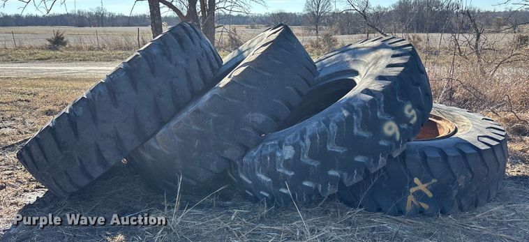 image for item OE9294 (4) 21.00R35 tires
