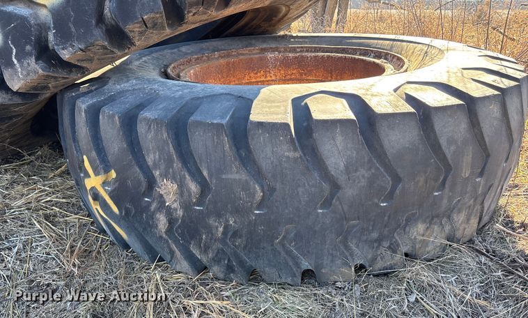 image for item OE9294 (4) 21.00R35 tires