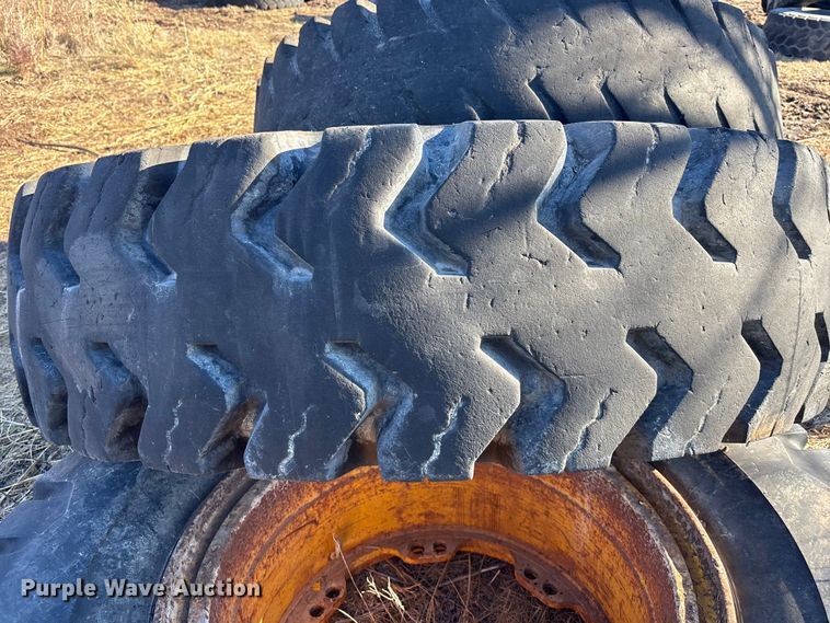 image for item OE9294 (4) 21.00R35 tires