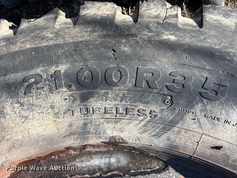 image for item OE9294 (4) 21.00R35 tires