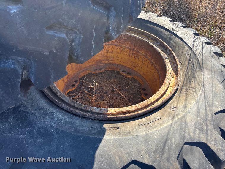 image for item OE9294 (4) 21.00R35 tires