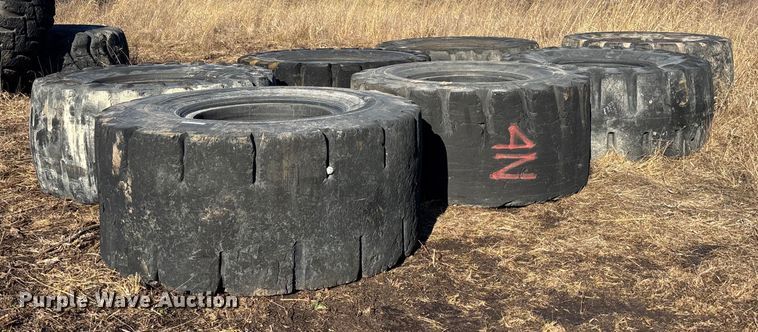 image for item OE9295 (7) wheel loader tires