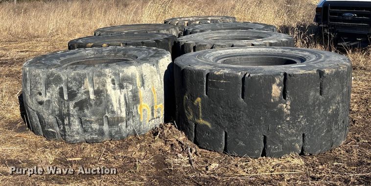 image for item OE9295 (7) wheel loader tires