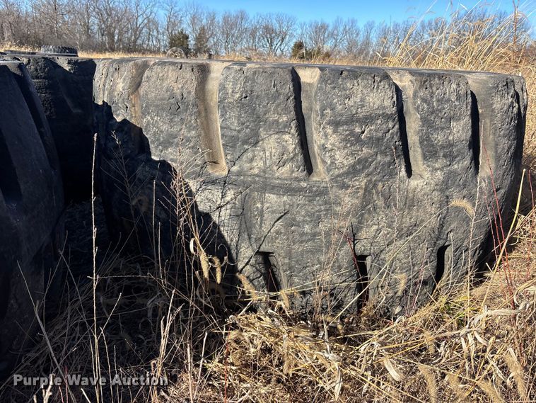 image for item OE9295 (7) wheel loader tires