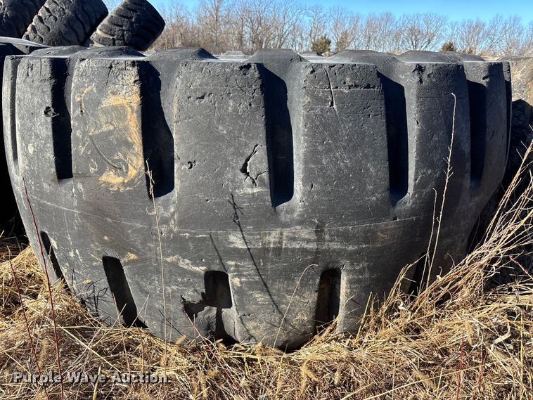 image for item OE9295 (7) wheel loader tires