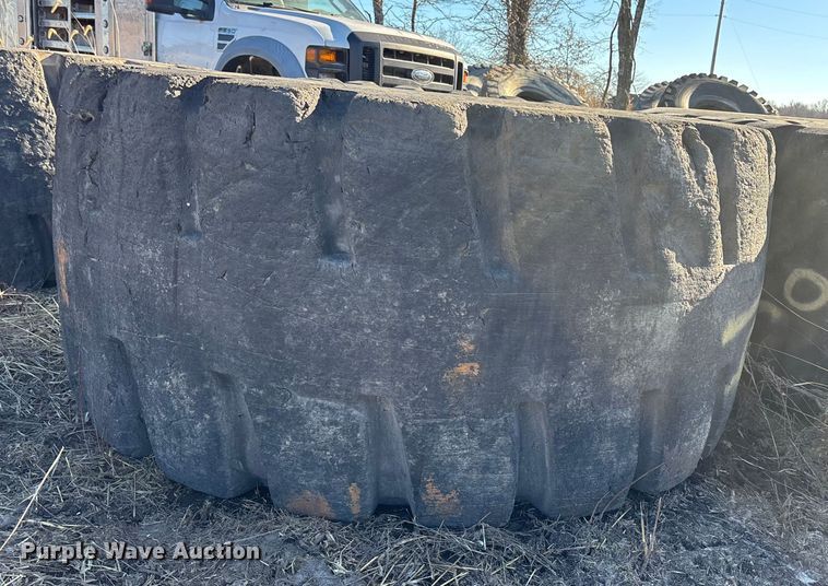 image for item OE9295 (7) wheel loader tires