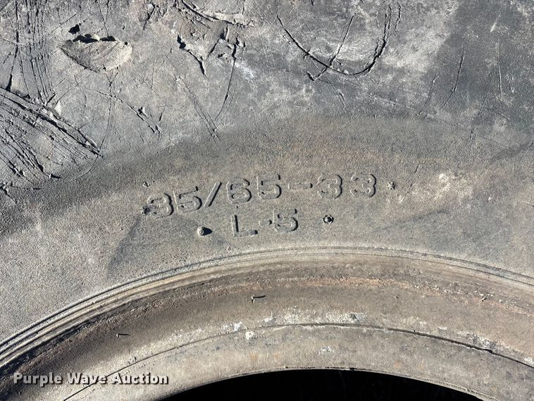 image for item OE9295 (7) wheel loader tires