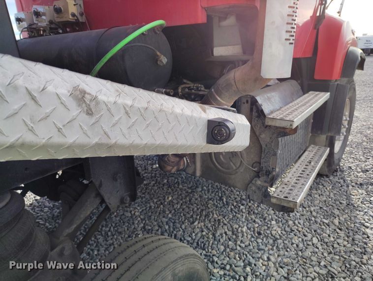 image for item YA1430 2012 Freightliner 114SD dump truck