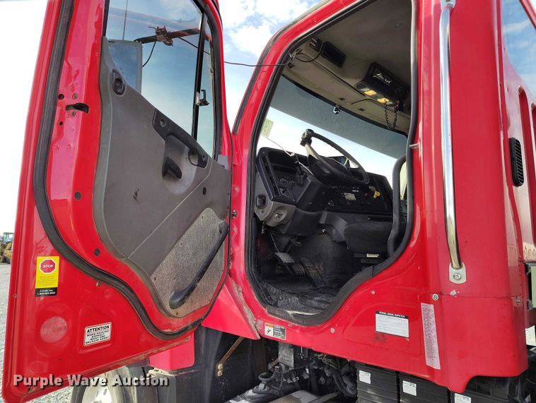 image for item YA1430 2012 Freightliner 114SD dump truck