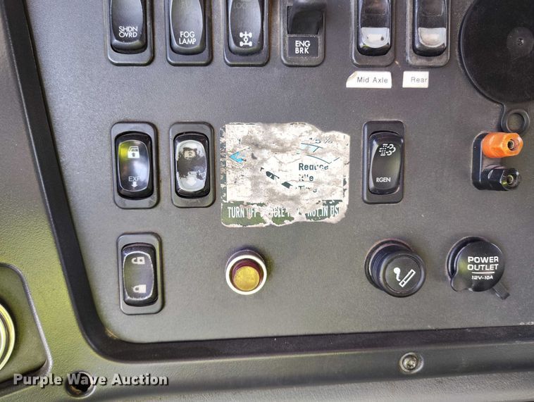 image for item YA1430 2012 Freightliner 114SD dump truck