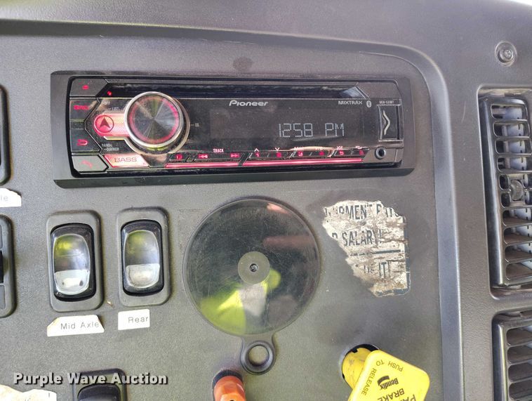 image for item YA1430 2012 Freightliner 114SD dump truck