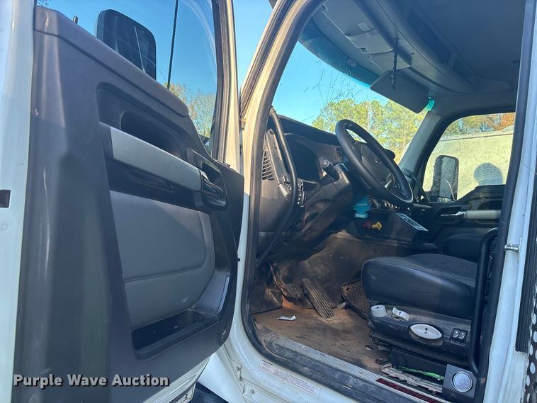 image for item YA1458 2025 Kenworth T880 dump truck