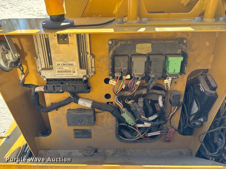 image for item YA1493 2023 Vermeer PD10R pile driver