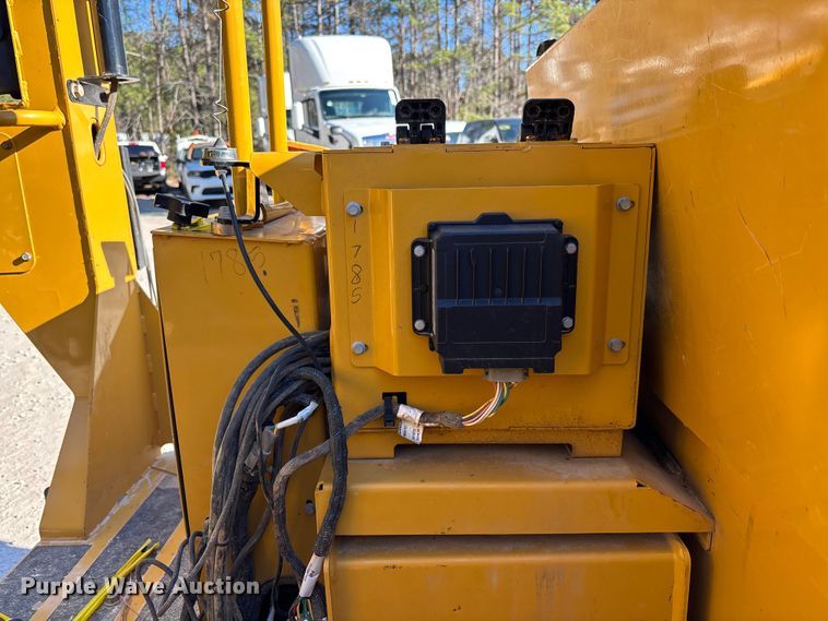 image for item YA1493 2023 Vermeer PD10R pile driver